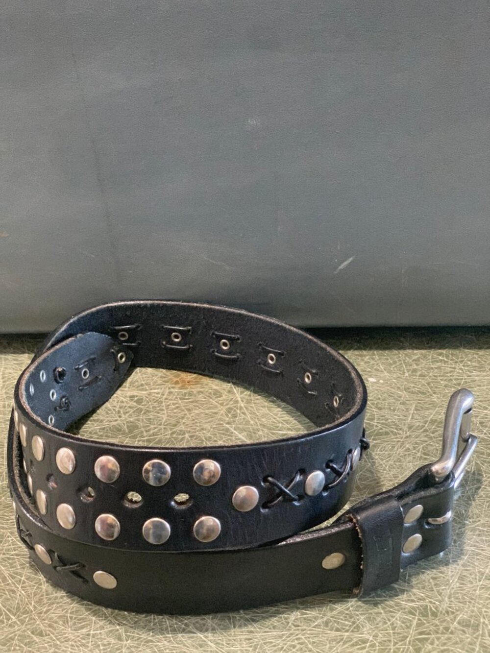 APACHE LEATHER STUDDED BELTS SIZE 28